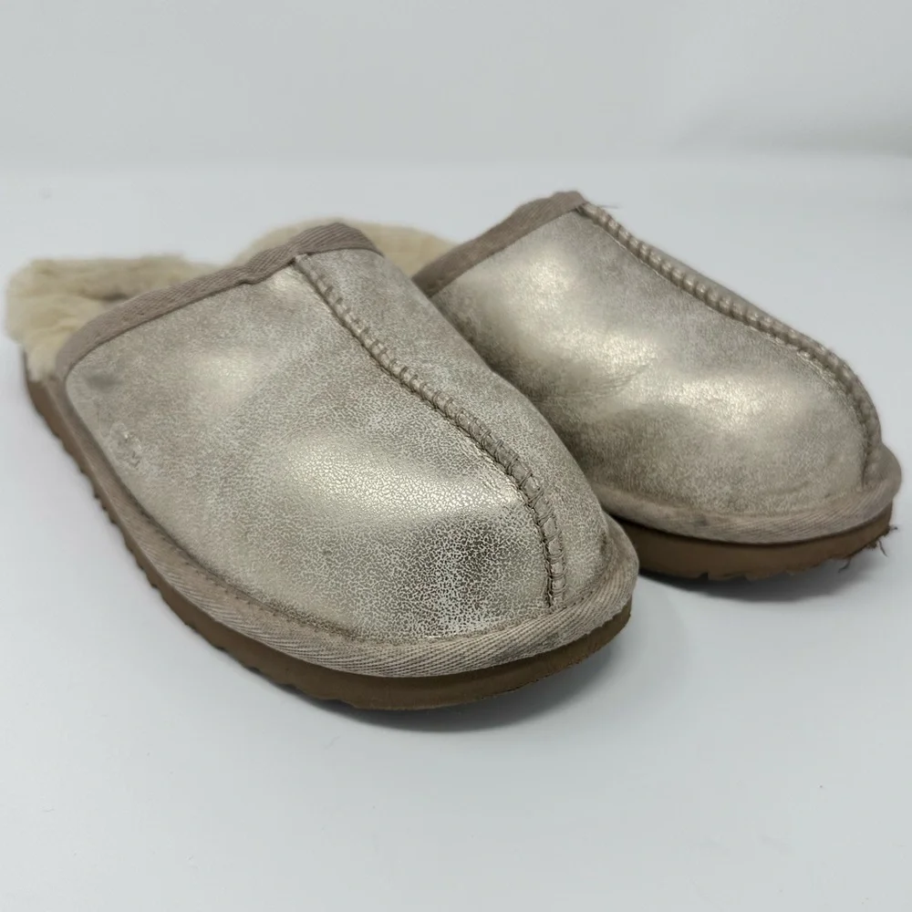 UGG metallic Slippers with Cream Fur Lining size 2y